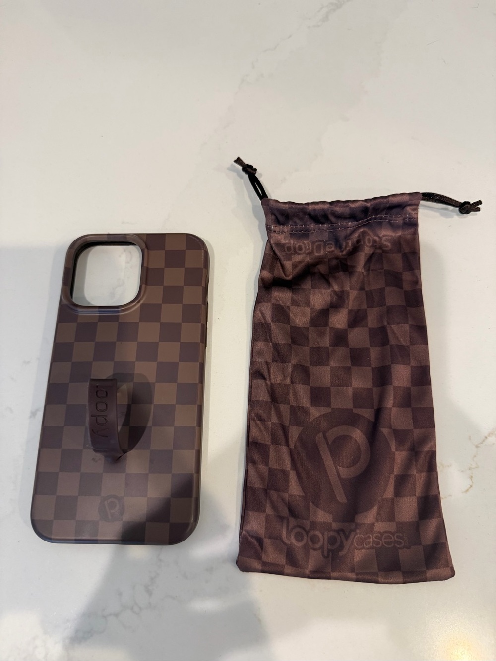 Loopy Case iPhone 15 Pro Max Brown Checkered Right Handed